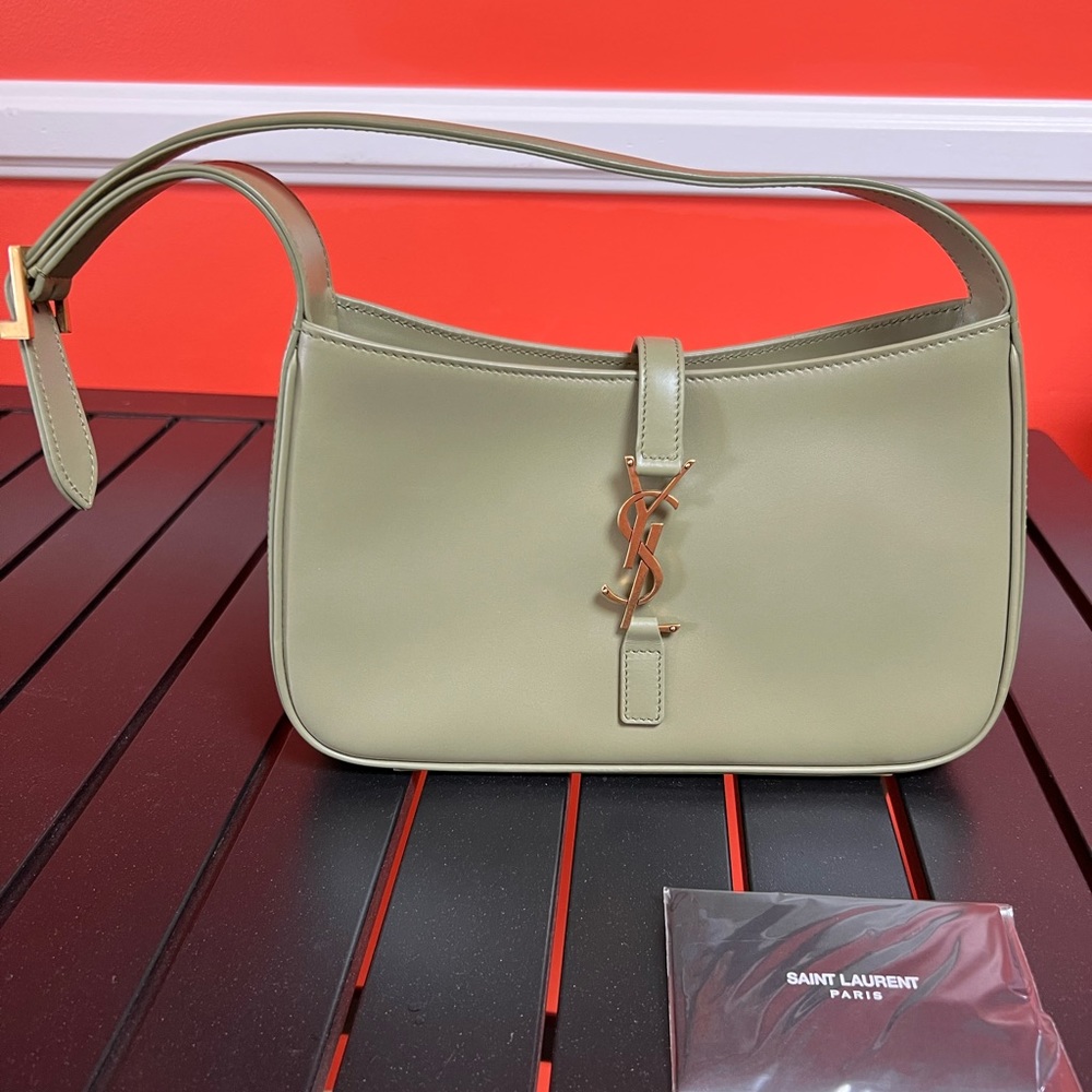 Le 5 A 7 YSL Shoulder Bag in Smooth Leather in color pistachio!